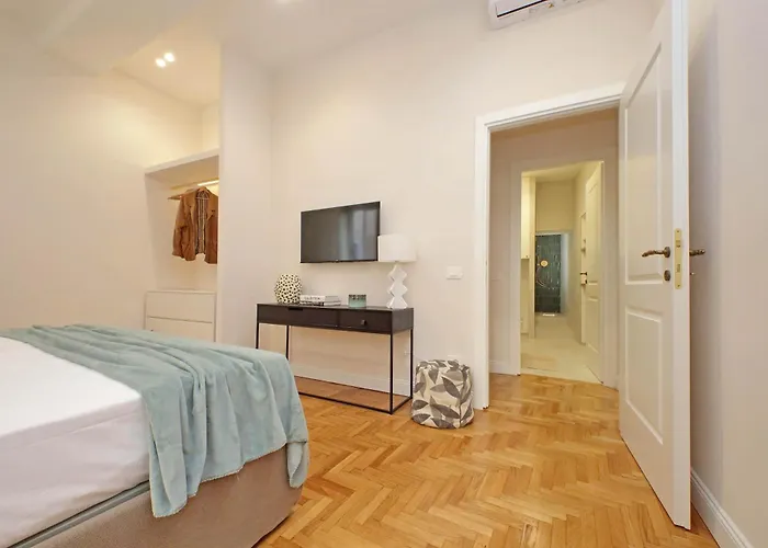 Daire Ych-casa Bella- Luxury Near Piazza Venezia